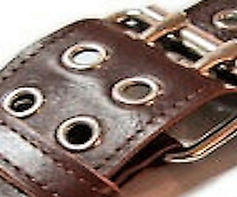 brown_grommet_guitar_strap_02_close