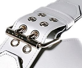 white_grommet_guitar_strap_close